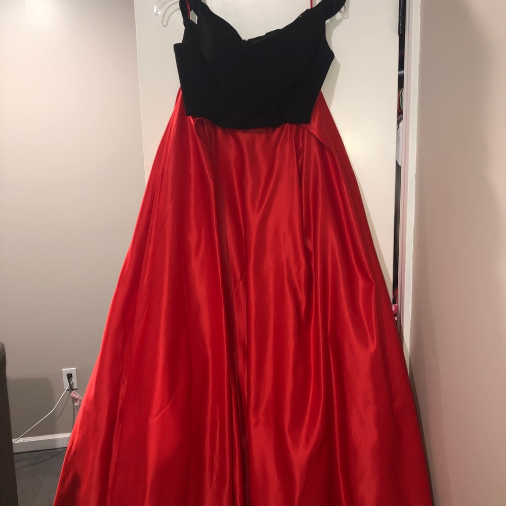 Red and black off the shoulder two piece dress - Picture 2 of 5